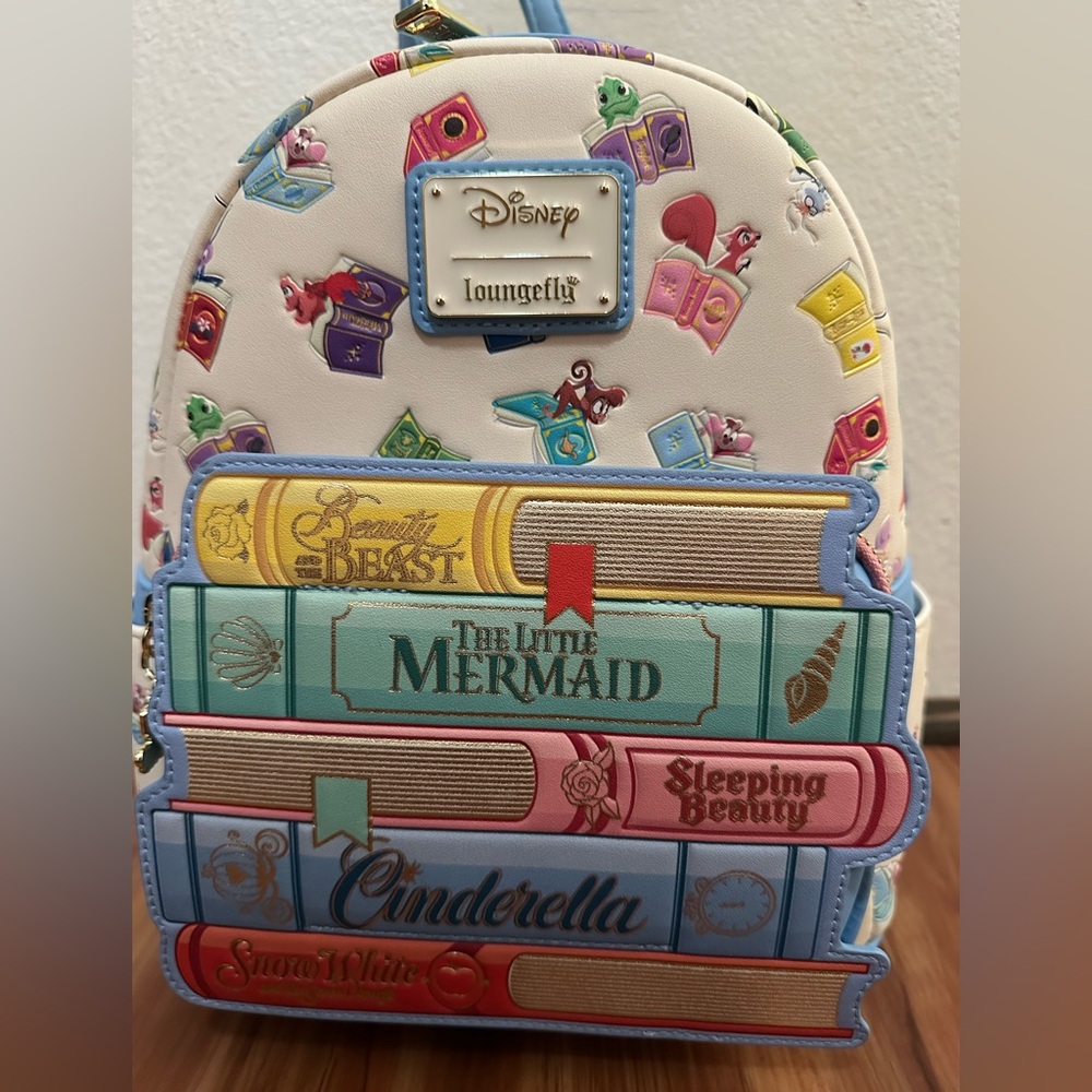 NWT Loungefly Disney Princess Books and sidekicks Backpack - Multicolor - Picture 3 of 5